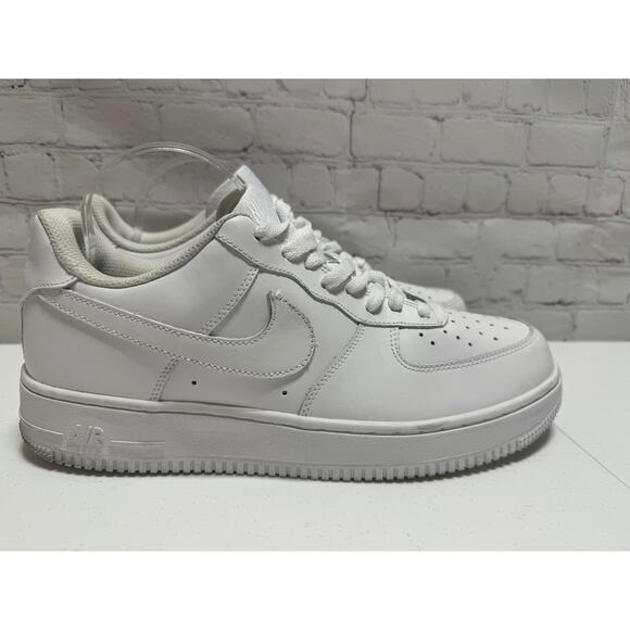 Nike Air Force 1 Low Triple White Classic AF1- Fast Shipping - Picture 2 of 14